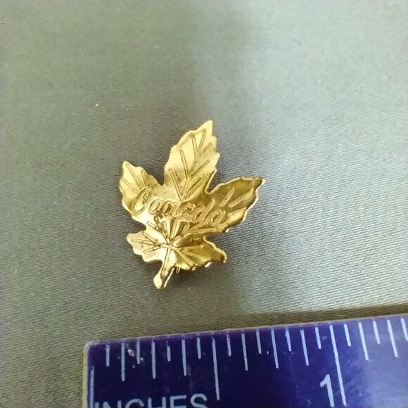 Vintage Tiny Gold Tone Canada Maple Leaf Stick Pin Brooch - Picture 3 of 3